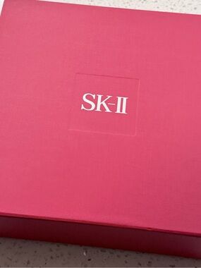 SK-II Essence, Mini Cleanser, Mini Toner, 2 Sheet Masks, & Mini Cream Gift Box